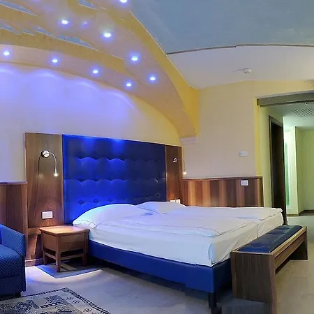 Grand Astoria ホテル 4*