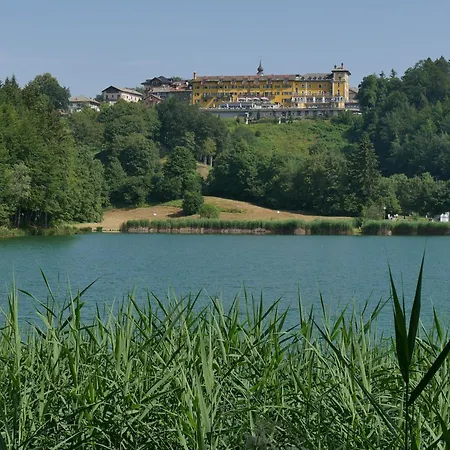 ホテル Grand Astoria 4*