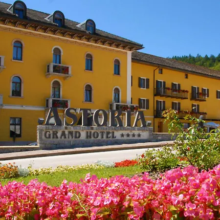 ホテル Grand Astoria 4*
