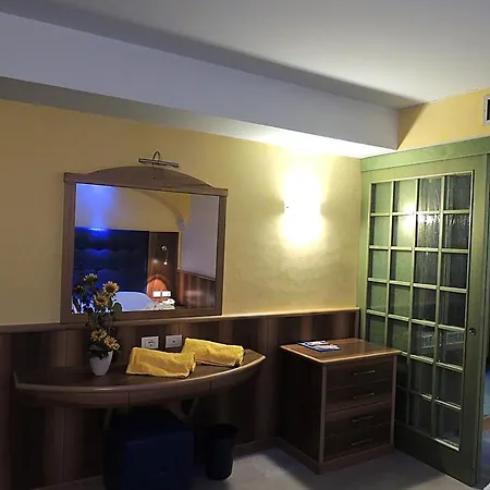 فندق Grand Astoria لافاروني