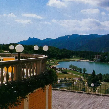Grand Astoria Hotel 4*