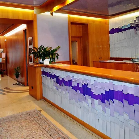 ホテル Grand Astoria