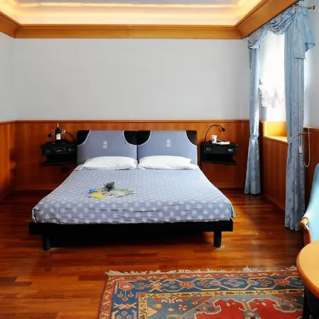 Grand Astoria ホテル 4*