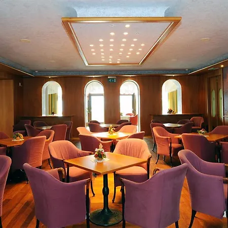 ホテル Grand Astoria 4*