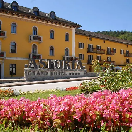 Grand Astoria ラヴァローネ