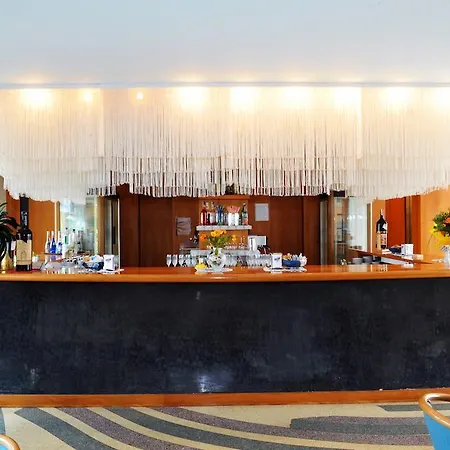 Grand Astoria ホテル