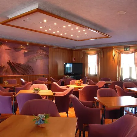 Grand Astoria ホテル