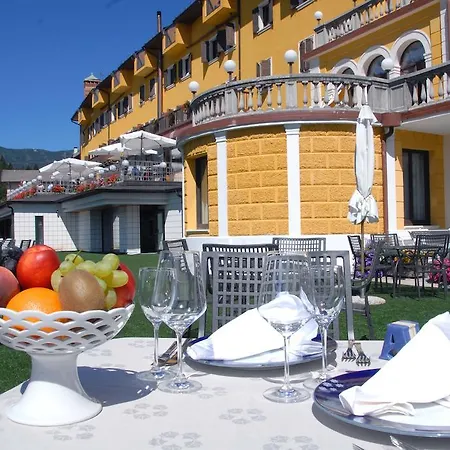 Grand Astoria Hotel