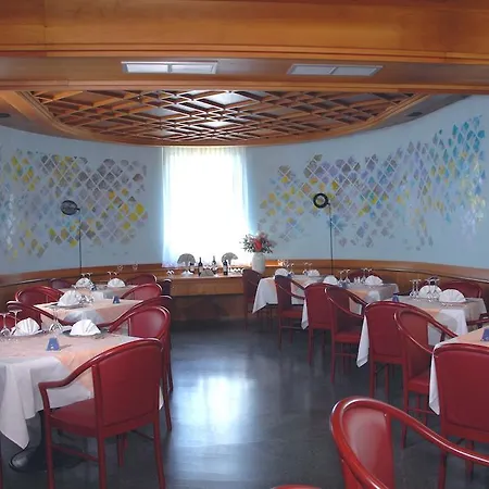 ホテル Grand Astoria ラヴァローネ